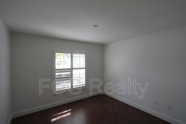 Building Photo - 130 Cedarpark Ln