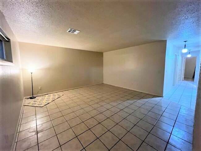 Building Photo - 1037 SW 103rd St