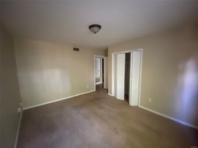 Building Photo - 2440 Price St