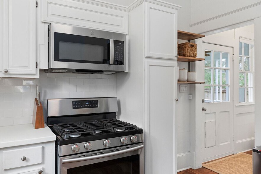 Building Photo - 309 Ferguson St NE