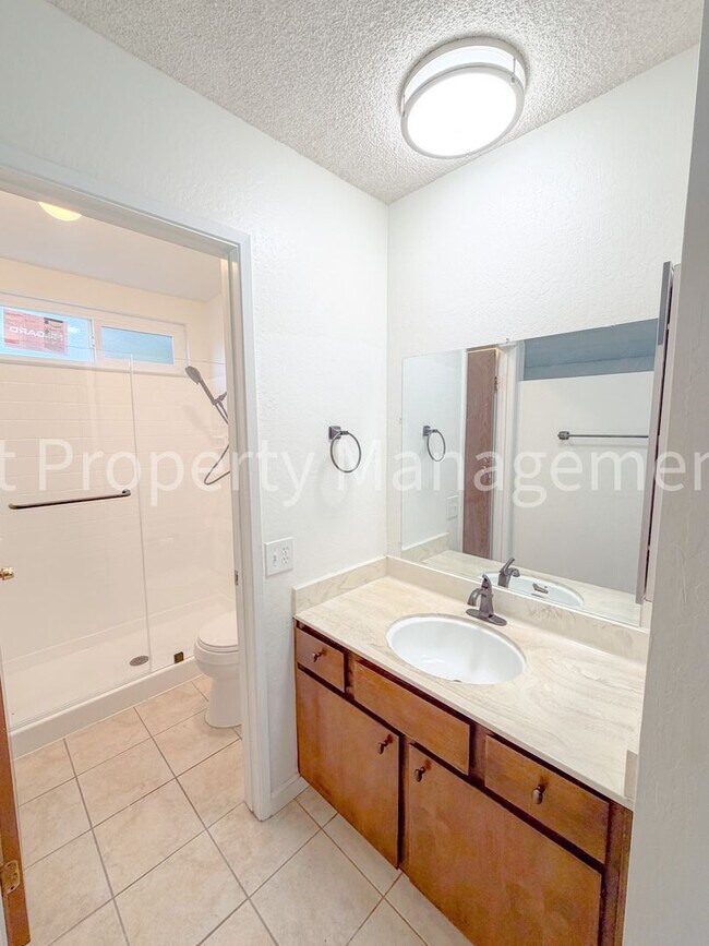 Building Photo - Great Shape Single Family Home near Fremont Bart Station