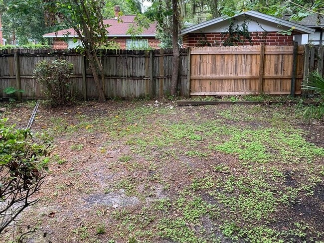 Building Photo - 1118 NW 3rd Ave