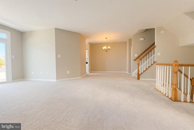 Building Photo - 44180 Shady Glen Terrace