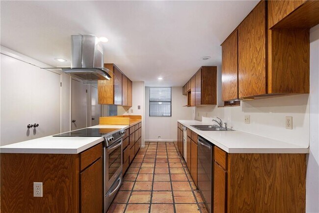Building Photo - 4118 Firstview Dr