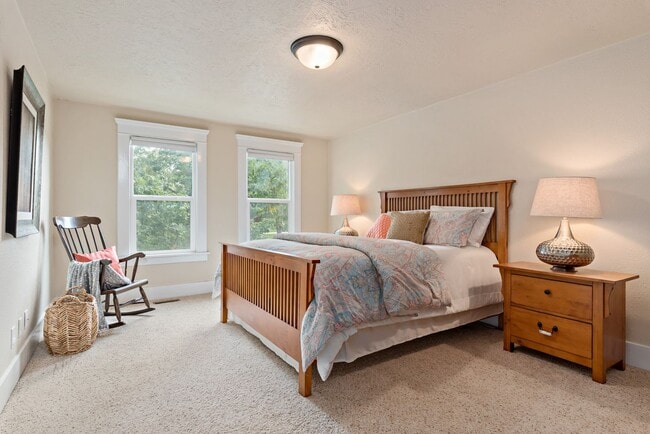 Building Photo - 3 Bedroom 3 Bathroom home in desirable North Boise.