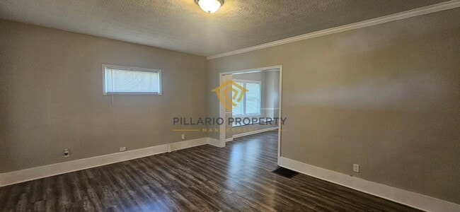 Building Photo - 619 N Sherman Dr