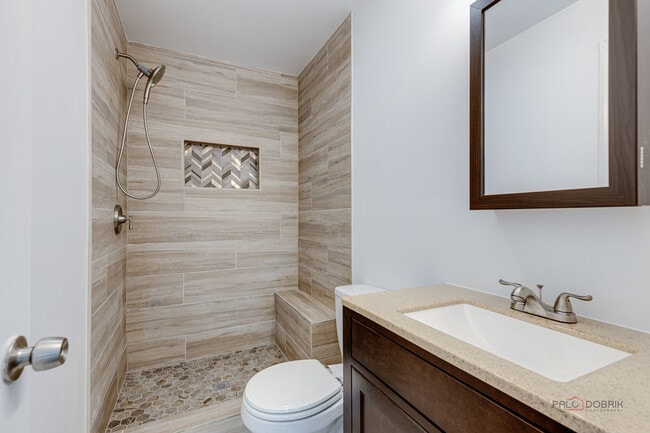 Building Photo - 400 Clifton Dr