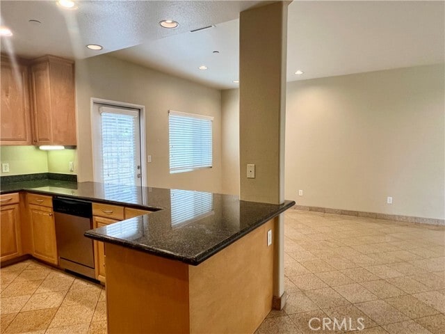 Building Photo - 266 S Redwood Ave