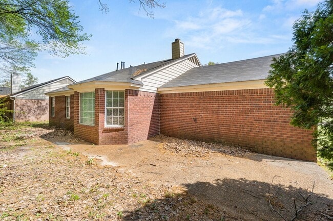 Building Photo - Updated 4 Bedroom 2 Bath Home - Open to Section 8