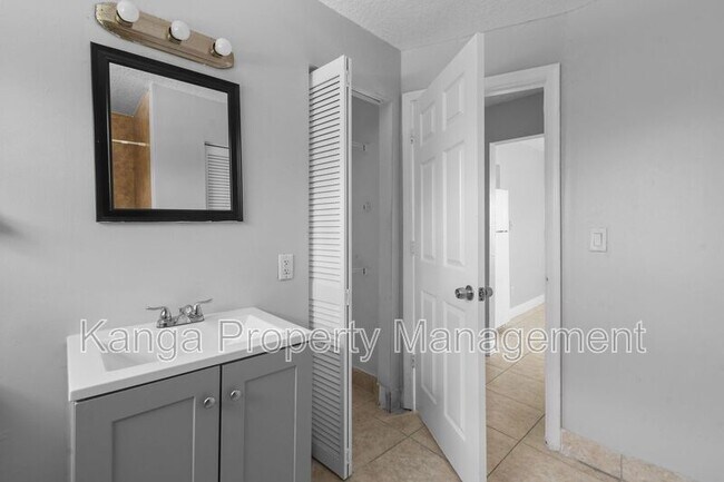 Building Photo - 3721 Henry Ave