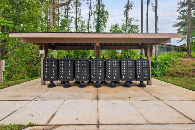 Building Photo - Stunning 3BD, 2.5BA End-Unit Fuquay-Varina Townhome with a 2-Car Garage in a Prime Location Near ...