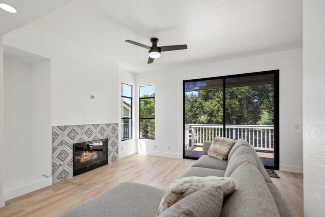 Building Photo - 31 Oak Knolls