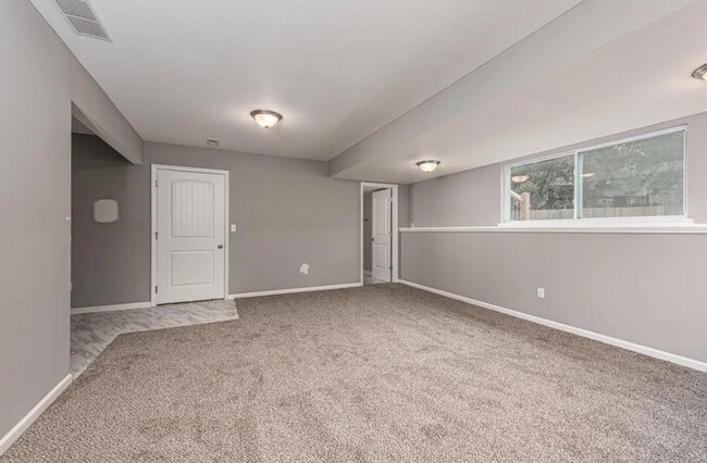 Building Photo - Don't miss out on this beautiful home!