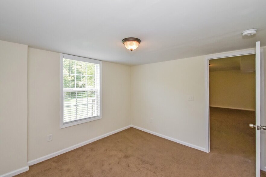 Building Photo - 1440 Paddocks Ct