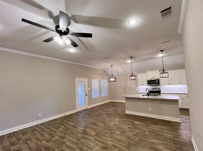 Building Photo - 906 Tippit Ln