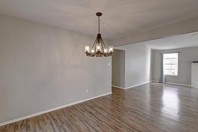 Building Photo - 913 St Timothy St
