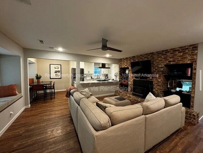 Building Photo - 1739 Creek Ct