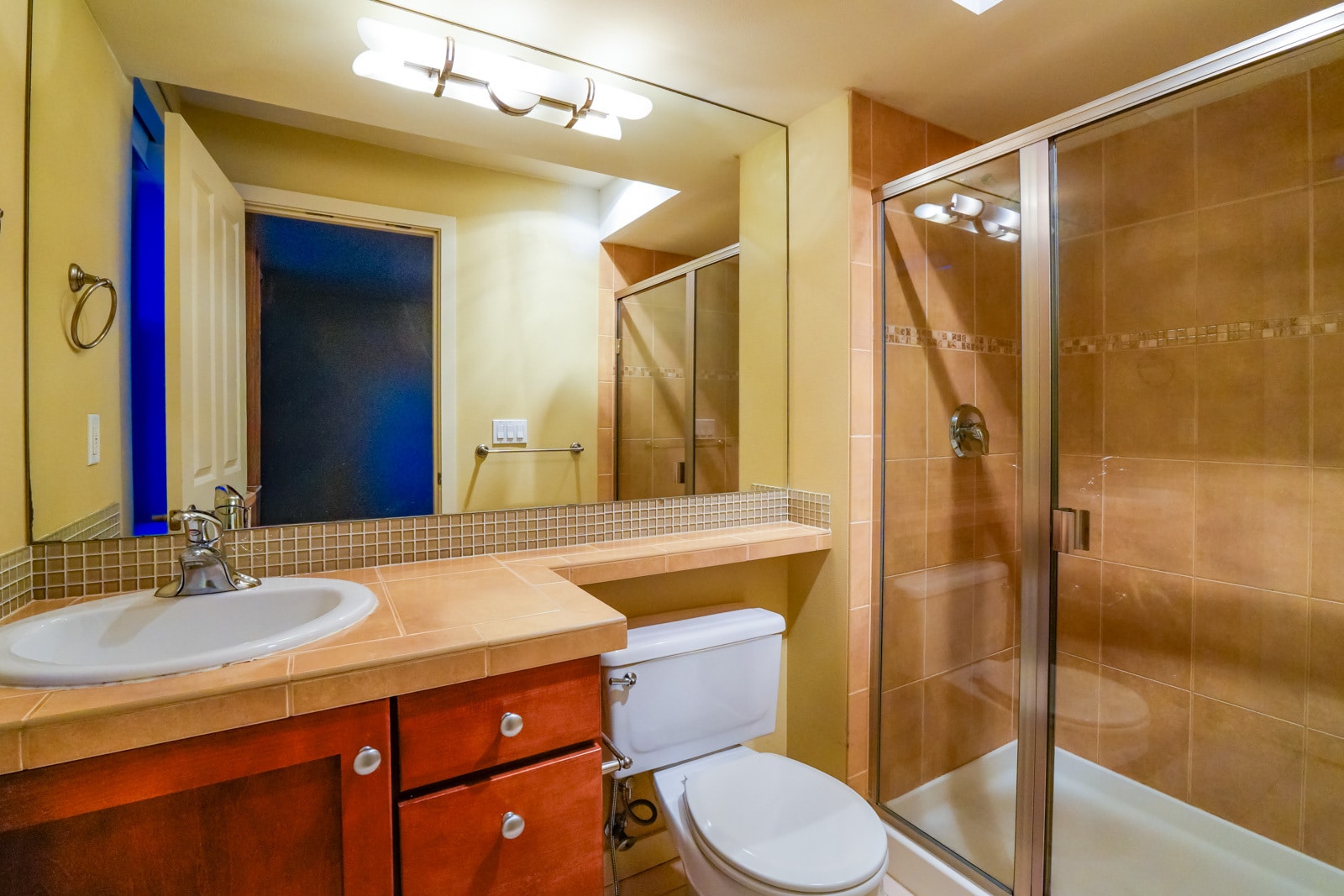 Master bathroom - 1310 N Lucas Pl