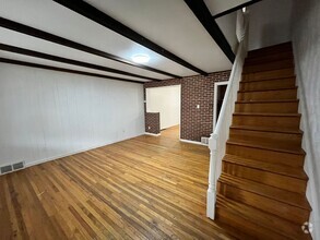 Building Photo - 3 Bed 1 Bath House for Rent