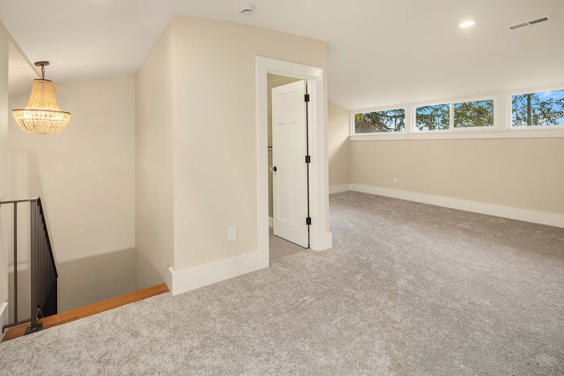 Building Photo - 10425 Des Moines Memorial Dr S