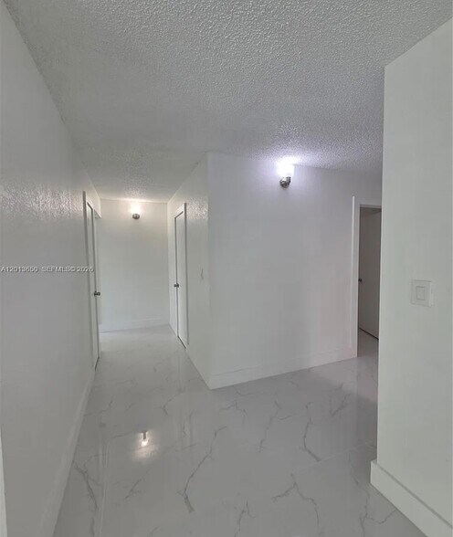 Building Photo - 14830 Naranja Lakes Blvd