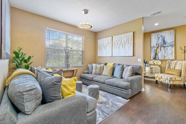 Building Photo - Exquisite & Breathtaking 2 Bedroom 2 Bath Condo Fully Furnished