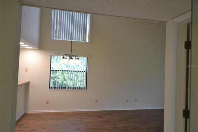 Building Photo - 226 Woodlake Wynde