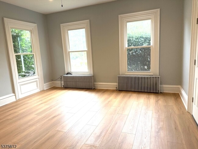 Building Photo - 18 Elm St