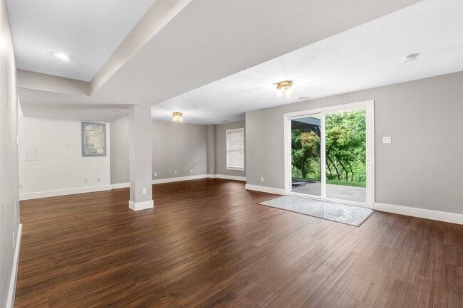 Building Photo - Beautiful 3-Bed, 3-Bath Home in Excellent ...