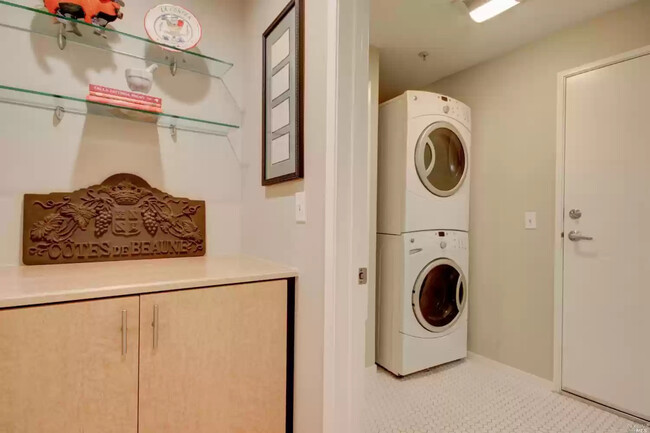 Stacked washer, dryer. Built-in bar. - 113 F St