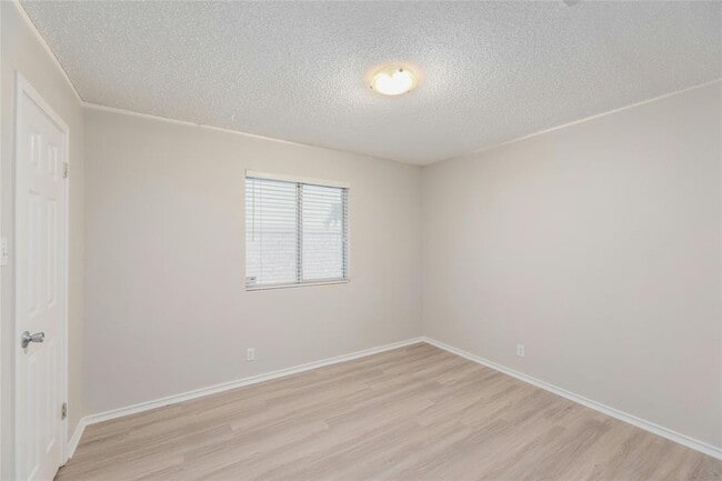 Building Photo - 8129 Hawick Dr