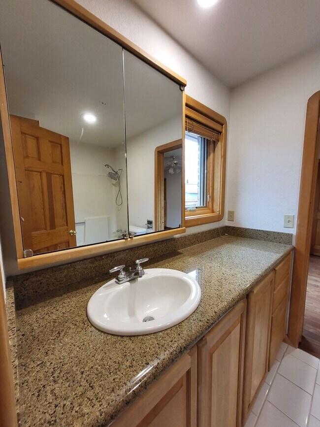 Building Photo - 604 Shadow Grove Ct