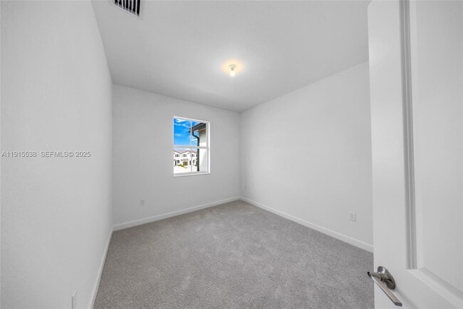 Building Photo - 2751 SE 25th Ave