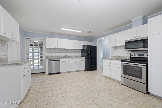 Building Photo - 119 Gordon Crockett Dr