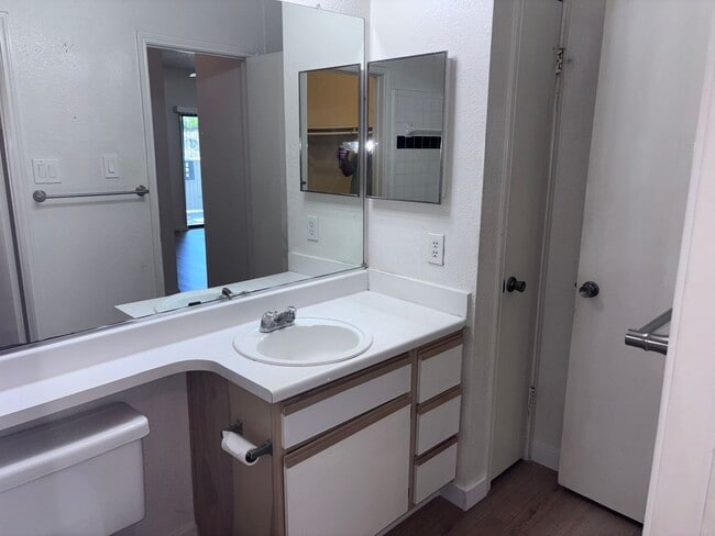 Building Photo - $1900.00-Remodeled 2 Bed 2 Bath, Condo in Glen Cove,(Vallejo) - Downstairs Unit