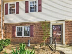 Building Photo - 8811 Hunter Ridge Dr