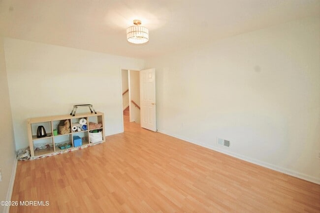 Building Photo - 574 Beachway Ave