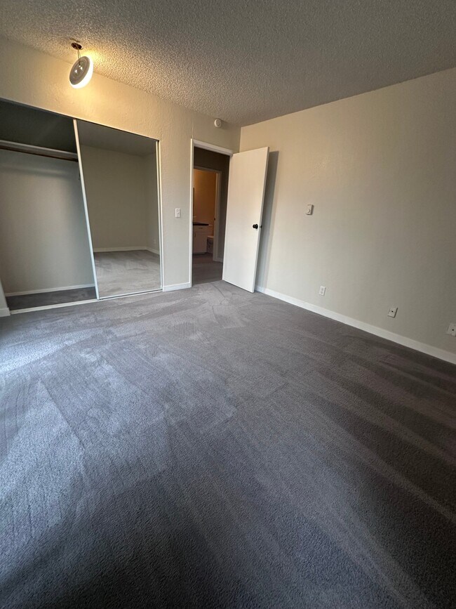 Building Photo - 3001 SW Avalon Way