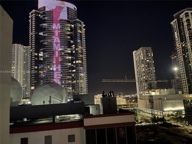 Building Photo - 800 N Miami Ave