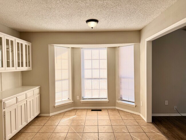 Building Photo - 11168 S Douglas Ave