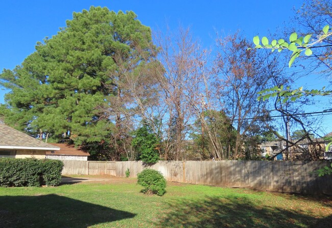 Building Photo - South Tyler - Beautiful 3 Bedroom, 2 Bath ...