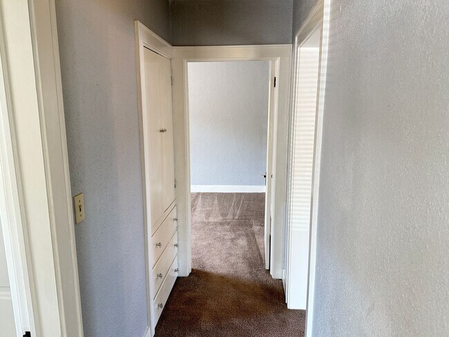 Building Photo - 844 D St