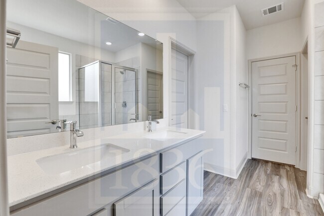 Building Photo - 18001 Umberto Dr