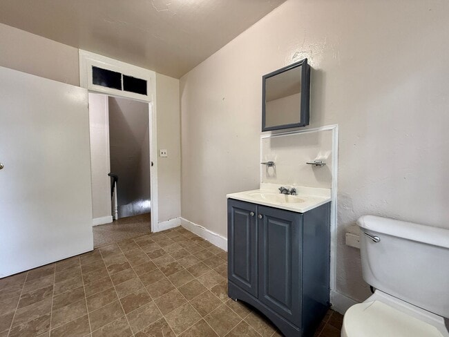 Building Photo - Spacious 2 Bedroom Home FOR RENT in Millvi...