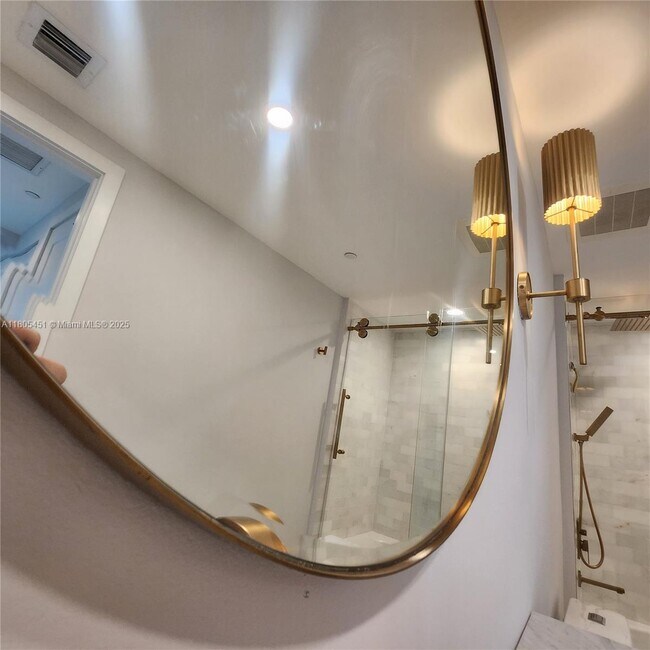 Building Photo - 950 Brickell Bay Dr