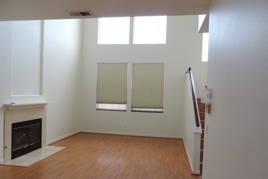 Building Photo - 1200 W 220th St