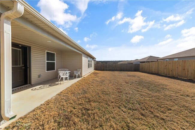 Building Photo - 8110 Dogwood Dr