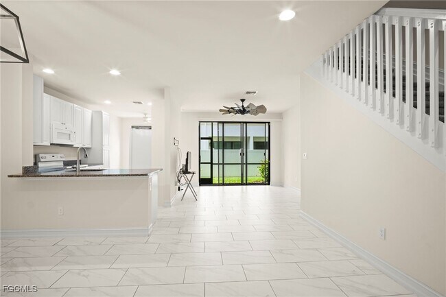Building Photo - 15851 Portofino Springs Blvd
