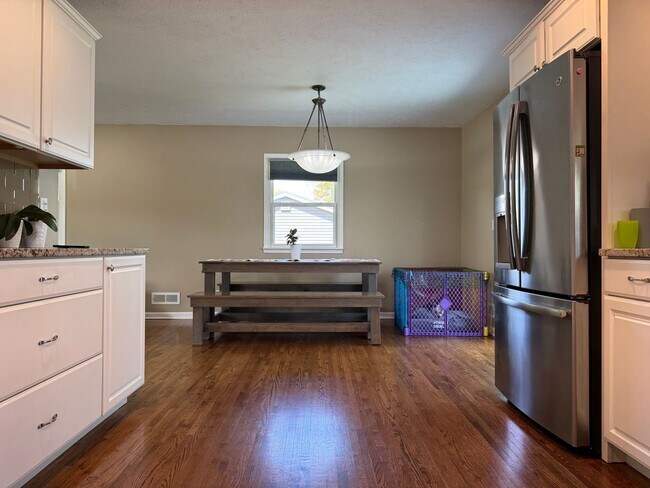 Building Photo - Stunning 4 Bed, 3 Bath Home with Backyard ...