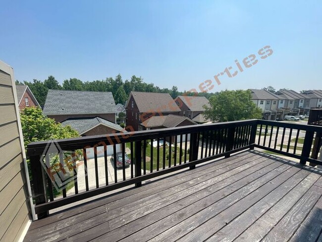 Building Photo - Charming 3 Story 3 Bedroom 3.5 Bath 1 Car-...